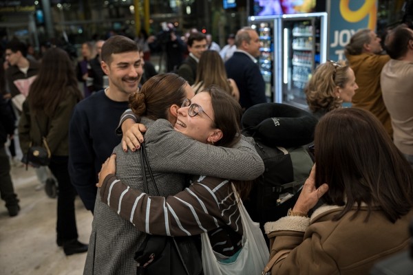 Aterriza el primer avión militar con 171 evacuados de Oriente Próximo, de donde ya han salido 3.000 españoles