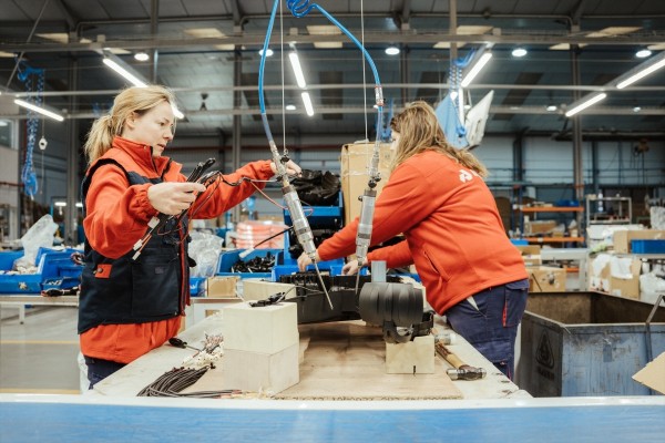 La producción industrial baja un 4,2% en febrero en Comunitat Valenciana, 2,9 puntos más que la media estatal
