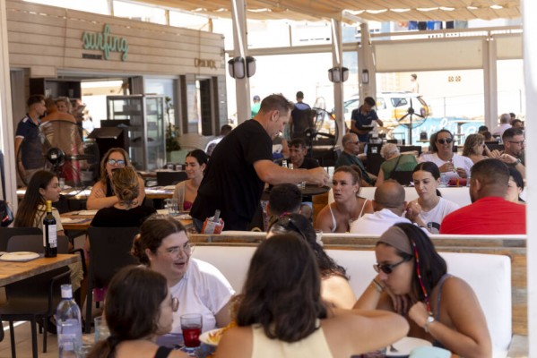 El empleo turístico sigue escalando en la Región y ya roza los 50.000 trabajadores