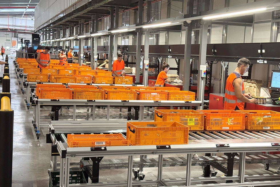 Consum estrena un almacén robotizado en su centro logístico de Las Torres con una inversión de 6,4 millones de euros