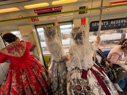 Metrovalencia ofrece el fin de semana servicios especiales por las 'mascletaes' y refuerzo diurno y nocturno