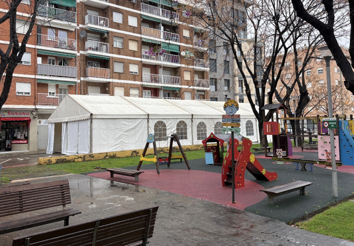 Carpa de una falla en Foios. - Foto: VP Carpa de una falla en Foios.