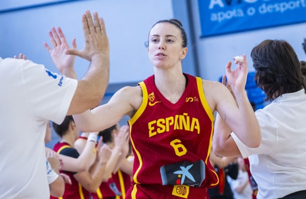 Aina Ayuso, Alba Prieto y Txell Alarcón, del Hozono Jairis, con las selecciones españolas