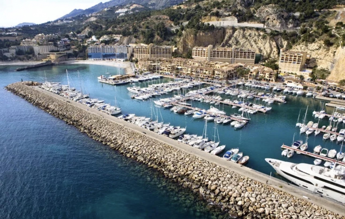 El Club Náutico Campomanes de Altea y titulares de amarres piden a la Generalitat mediación con la concesionaria