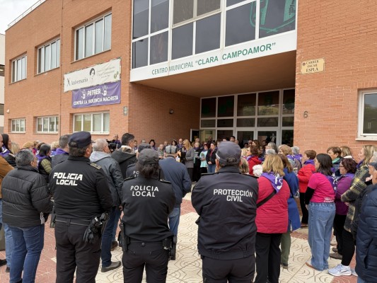 Petrer reivindica la igualdad real en la lectura del manifiesto institucional por el 8M