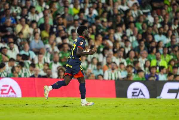El Girona araña un punto en el Villamarín y el Getafe frena al Athletic en San Mamés