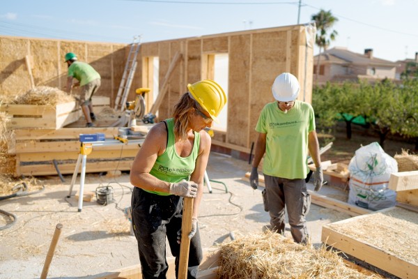 De la nómina a la pensión; la desigualdad laboral de las mujeres en la Comunitat se arrastra toda la vida
