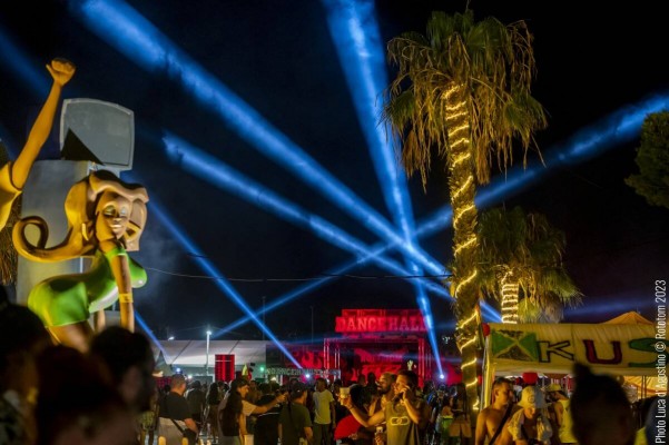 El Rototom recibe a los primeros asistentes y abre este viernes con Alpha Blondy