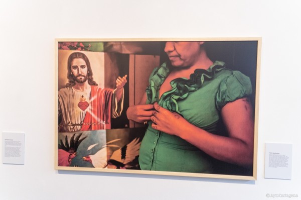 La fotógrafa Nuria López muestra en Cartagena la violencia contra la mujer en México: expone 'Hijas de ningún Dios'