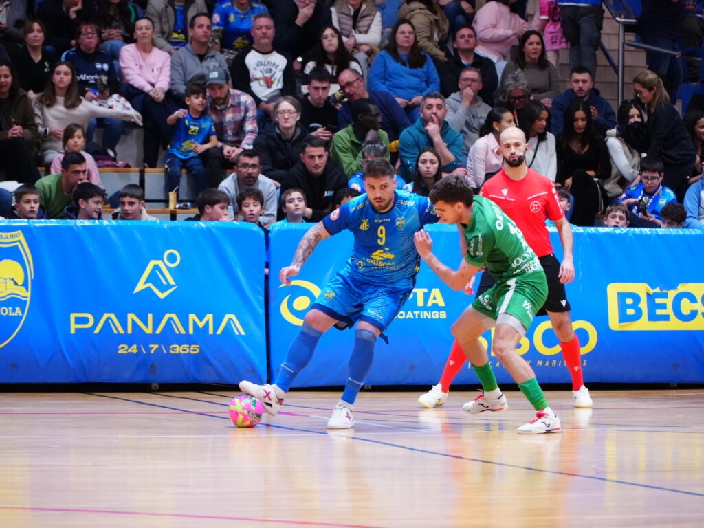 El Peñíscola visita la pista del Santa Coloma en busca de cambiar la dinámica