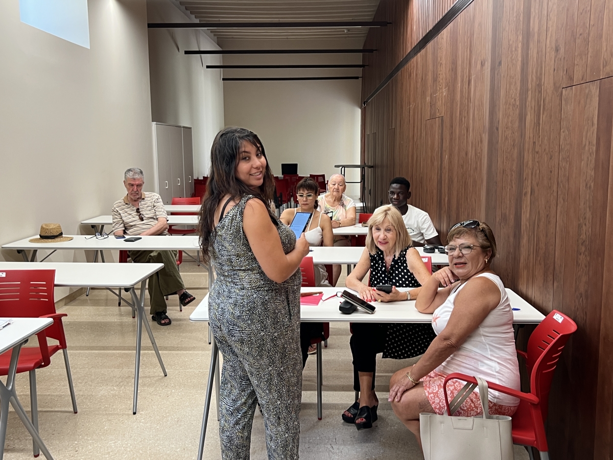Alicante impulsa medio centenar de cursos gratuitos para reducir la brecha digital de marzo a junio