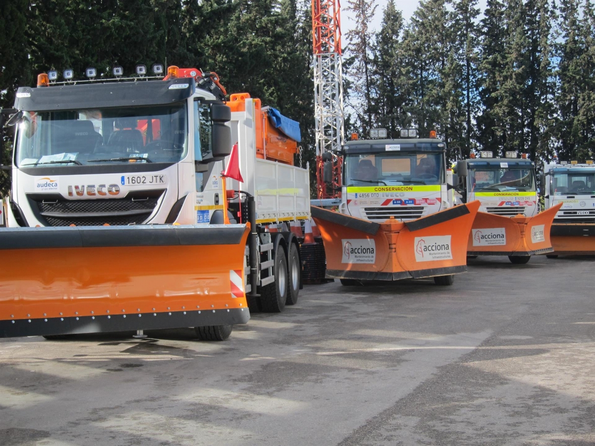 Transportes prepara 47 máquinas quitanieves ante la alerta naranja por fuertes nevadas que esperan la Región de Murcia y Andalucía