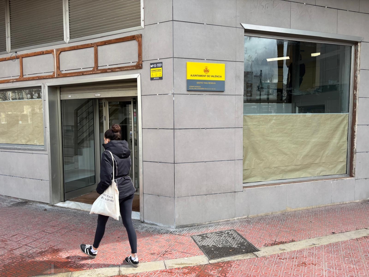 Exterior de la oficina de atención al contribuyente.