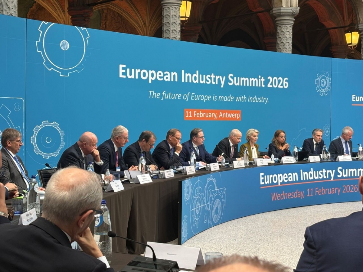 La cerámica y otras industrias estratégicas europeas intensifican su presión ante la UE para que suspenda el aumento de costes en CO₂