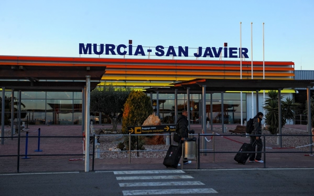 San Javier proyecta instalar 72 luminarias solares para iluminar el carril bici entre Santiago de la Ribera y el antiguo aeropuerto