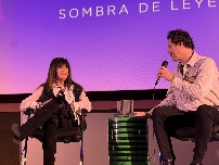 Una 'chica Bond' auténtica por Murcia: Caroline Munro recibe el premio Leyenda del Sombra