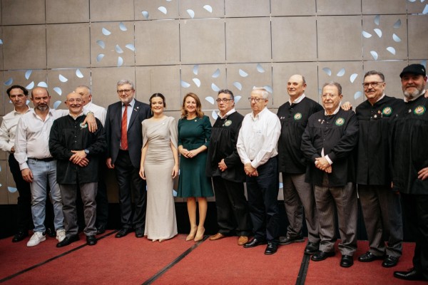 La Colla Rei Barbut entrega el Voladoret d'Or 2026 a la Filà d’En Trilles como referencia festiva