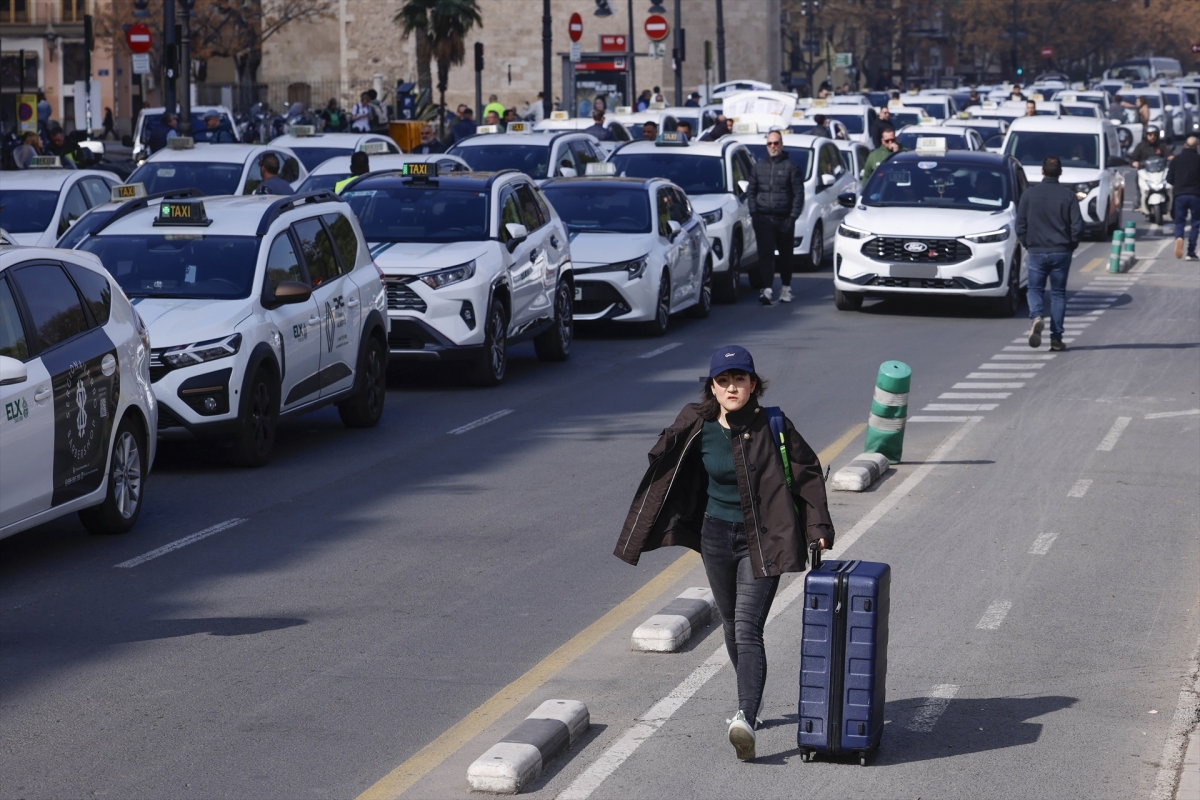 El taxi hará huelga a la japonesa durante Fallas y Magdalena: gratis de 13 a 15 horas el 14 y 18 de marzo
