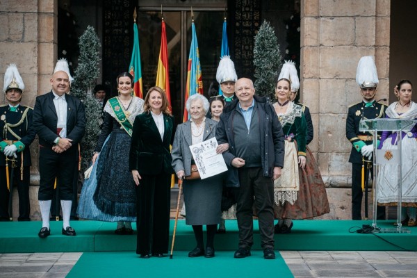 Castelló abre la Magdalena: entrega de Fadrins Honorífics, mascletà y pañuelo verde para Tombatossals 