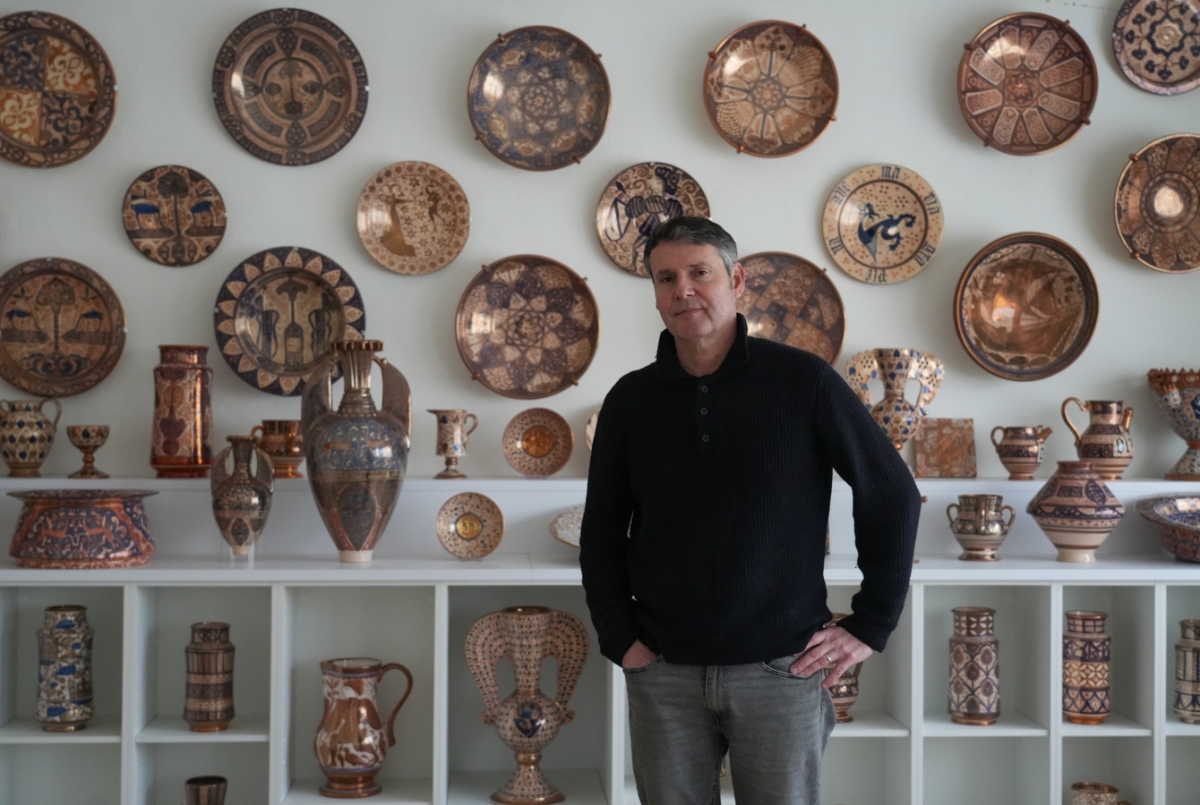 Arturo Mora, último superviviente de la técnica que hizo de Manises un referente mundial de la cerámica