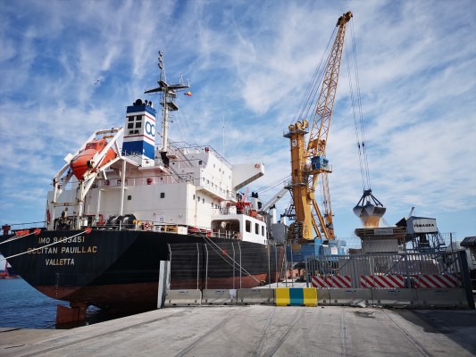 Las exportaciones de sal por el Puerto de Valencia se disparan un 73%