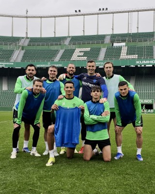 El Elche CF busca en La Cerámica la victoria que le aleje del descenso