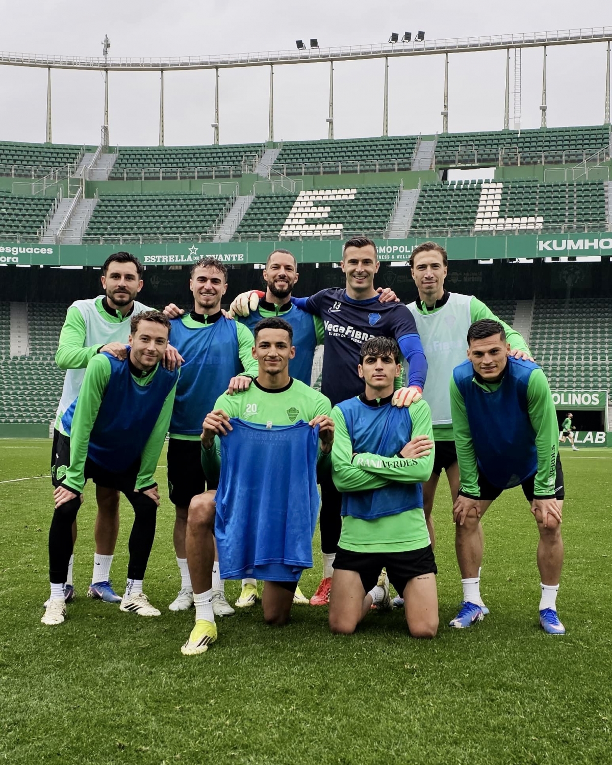 El Elche CF busca en La Cerámica la victoria que le aleje del descenso