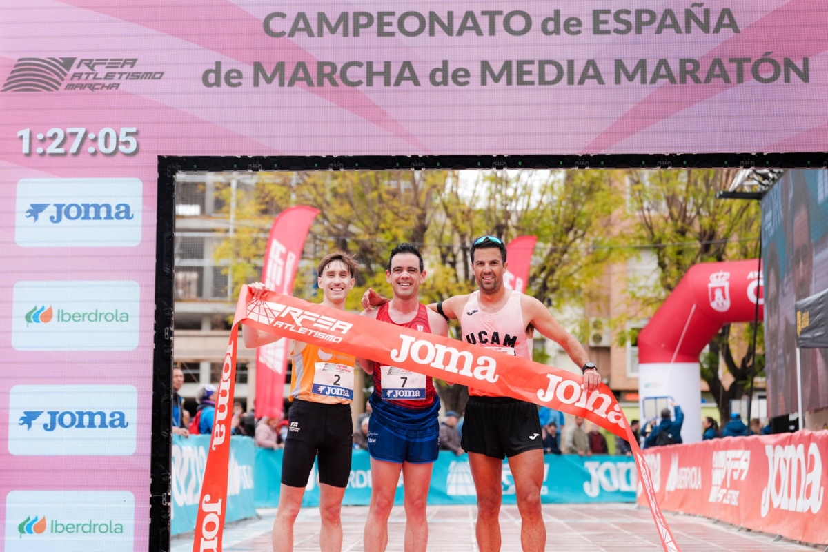 Diego García y Antía Chamosa, primeros campeones de España de marcha en medio maratón en Cieza