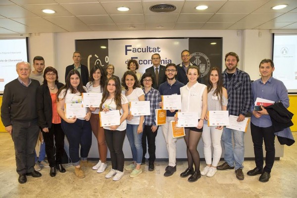 Estudiantes de Torrent ganan el concurso de proyecto empresarial de la Universitat de València