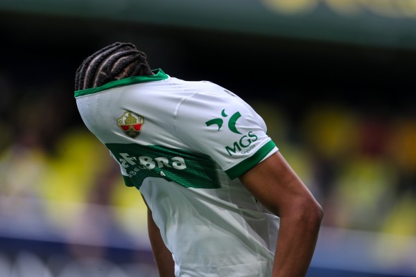 El Elche CF no termina de sacar la cabeza, aunque mejora en Vila-real e incluso se acerca a puntuar
