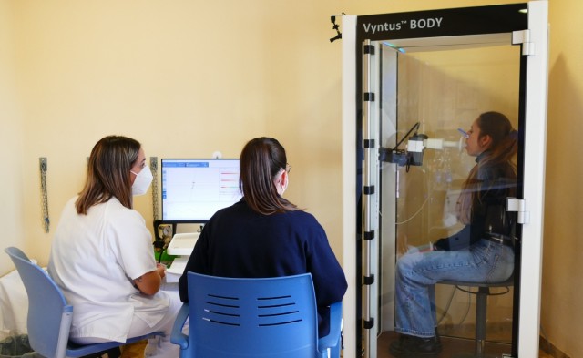 El Hospital de Vinaròs incorpora la pletismografía pulmonar para ampliar el diagnóstico de enfermedades respiratorias