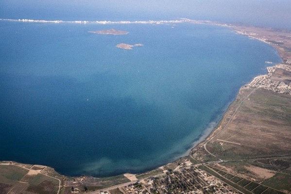 Greenpeace sobrevuela el Mar Menor y reafirma: 