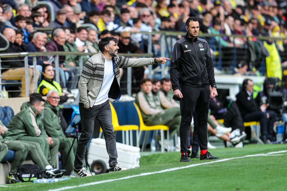 El técnico del Elche CF y su homólogo en el banquillo del Villarreal CF