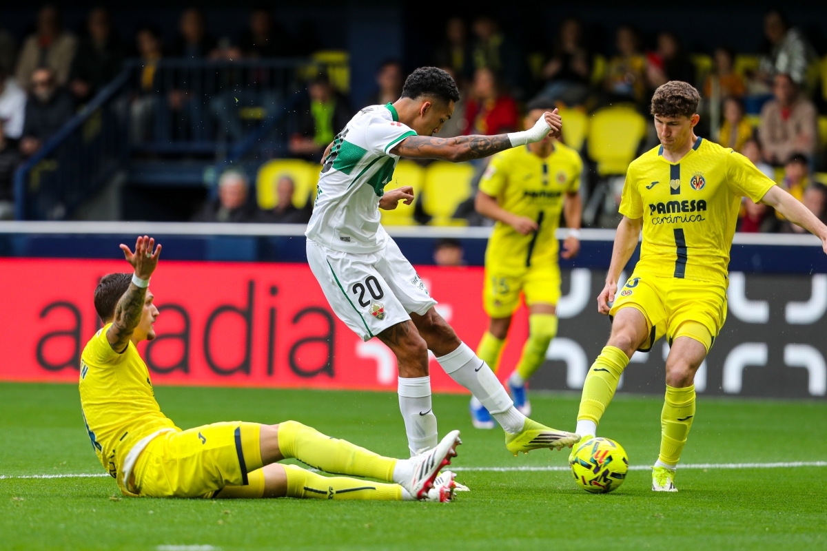 Álavaro Rodríguez dispuso de varias ocasiones en el primer tramo del duelo