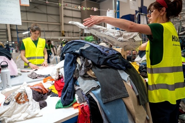 Humana recoge 548 toneladas de ropa usada en la primera mitad de 2024 en la Comunitat Valenciana