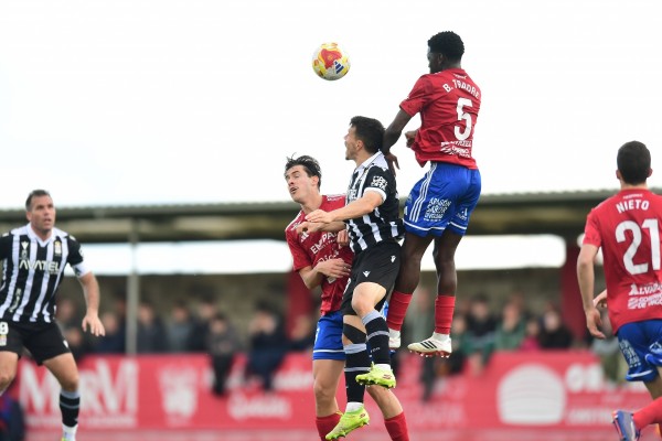 El Efesé se queda a dos puntos de la promoción y el Murcia entra en descenso en Primera RFEF