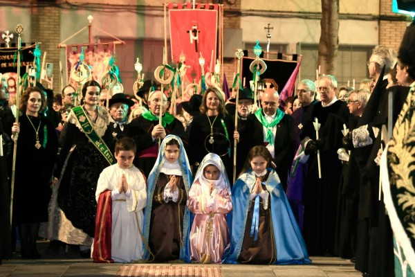 Castelló vive con emoción y 'orgull de genealogia' la Tornà de la Romeria y les Tres Caigudes 