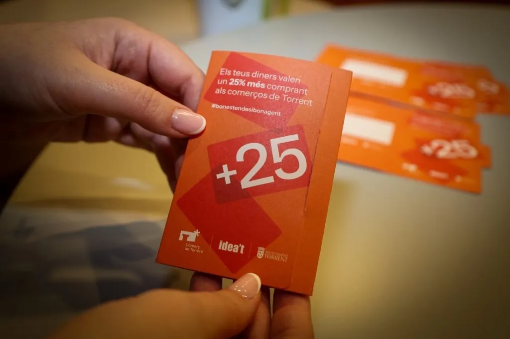 La Tarjeta +25 moviliza cerca de medio millón de euros en el comercio local de Torrent en 2026
