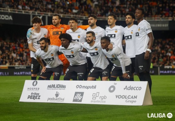 El posible once del Valencia CF para la visita al Carlos Tartiere