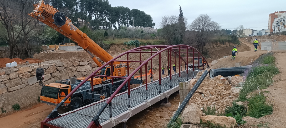 La Generalitat afronta la fase final para reconstruir la pasarela de Ramón y Cajal en Chiva afectada en la Dana