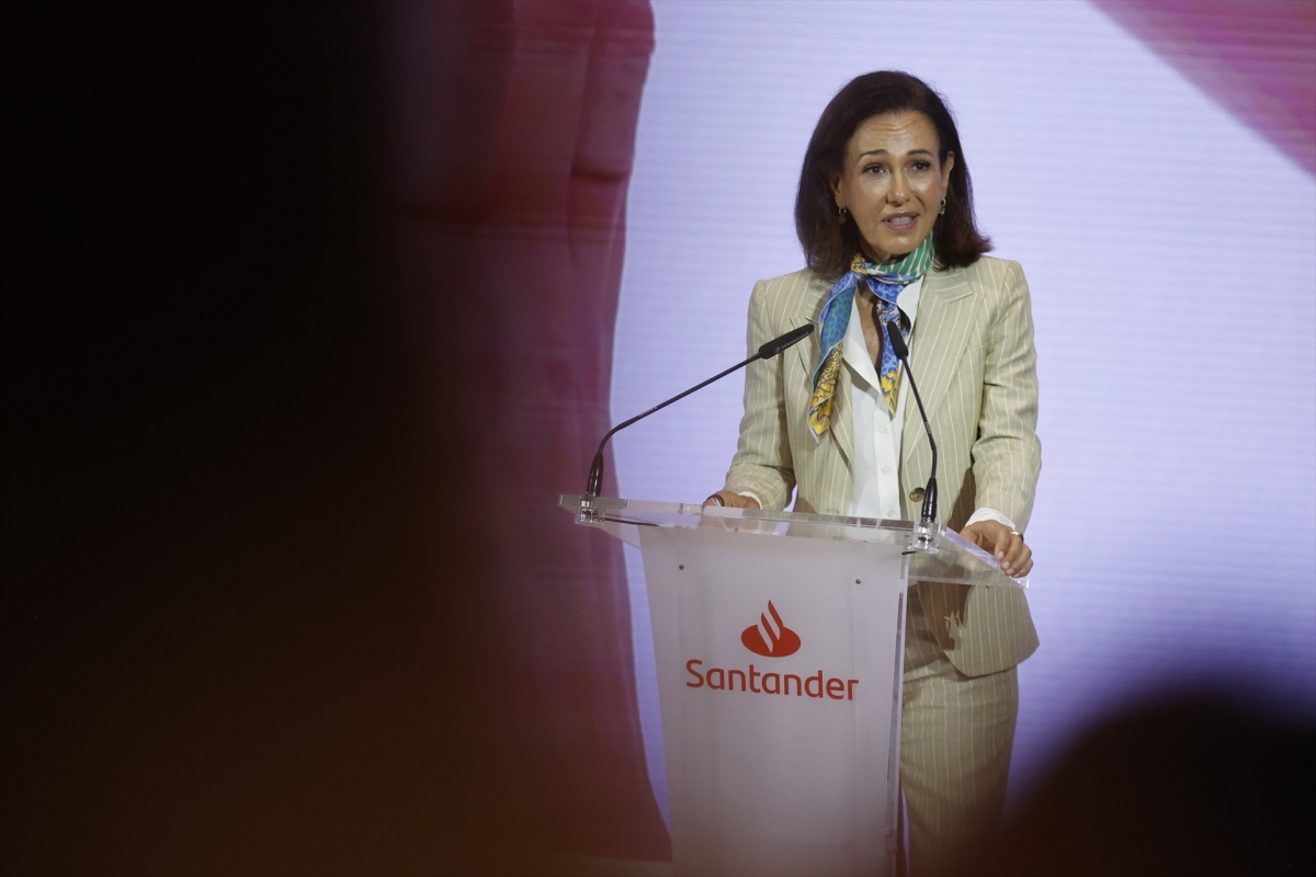 Botín compra 300.000 acciones de Banco Santander por casi tres millones