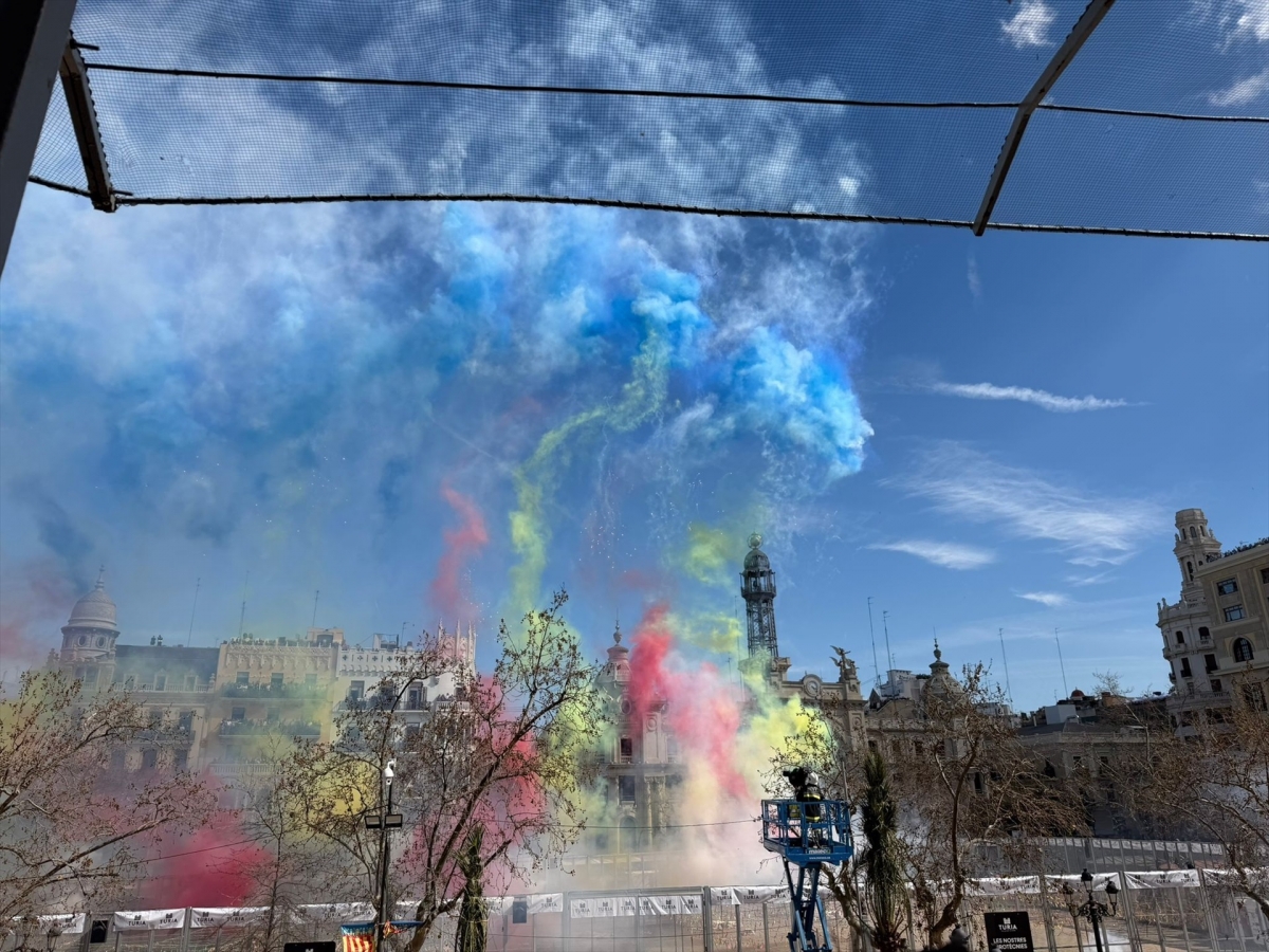 Pirotecnia Turís dispara una mascletà 