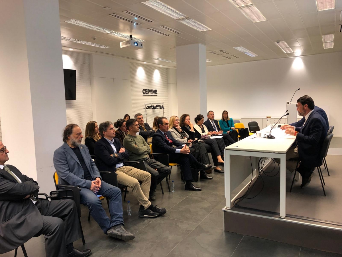 Barcala, durante su intervención ante la directiva de CEV Alicante.