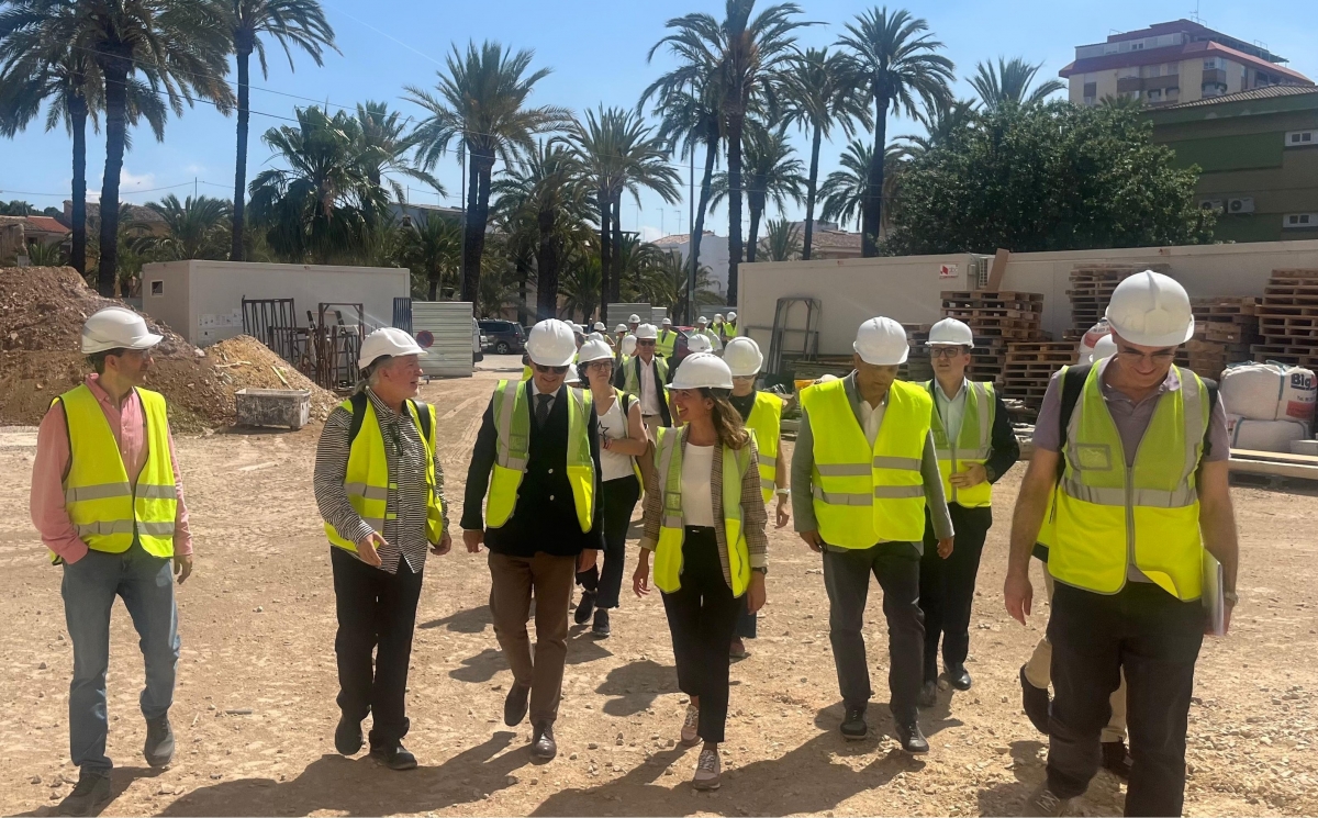 La consellera de Justicia, Nuria Martínez, visita las obras del Palacio de Justicia de Alzira.