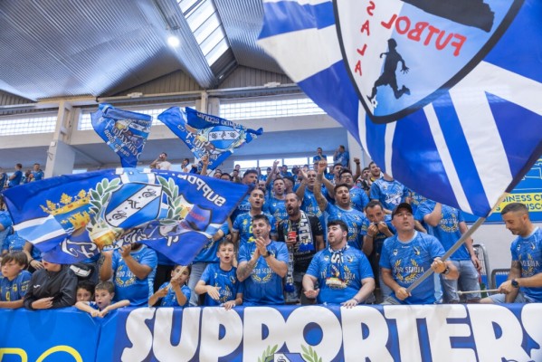 El Peñíscola expulsa a los dos abonados que saltaron a la pista en el partido contra Noia