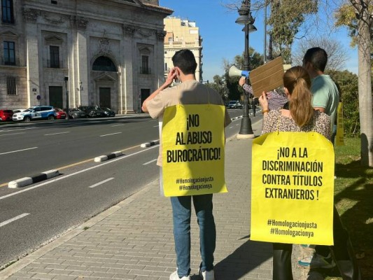 Los rostros tras la homologación de títulos: algunos afectados esperan desde hace más de nueve años