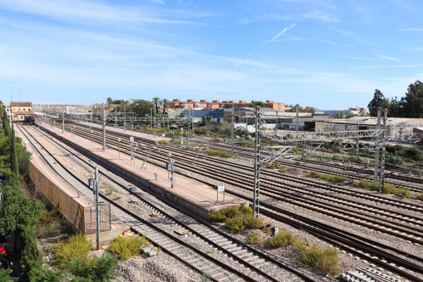 Sagunto solicita a Transportes medidas de seguridad y mantenimiento de la línea férrea
