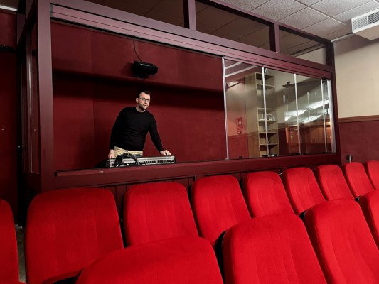 Petrer invierte más de 43.600 euros en mejorar el equipamiento técnico del Teatro Cervantes y el Centro Cultural