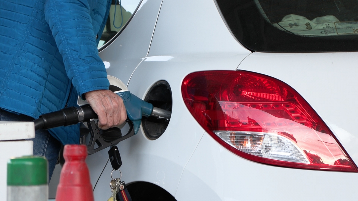 El gasóleo sube 8 céntimos este martes pese a abaratarse el petróleo, según Facua