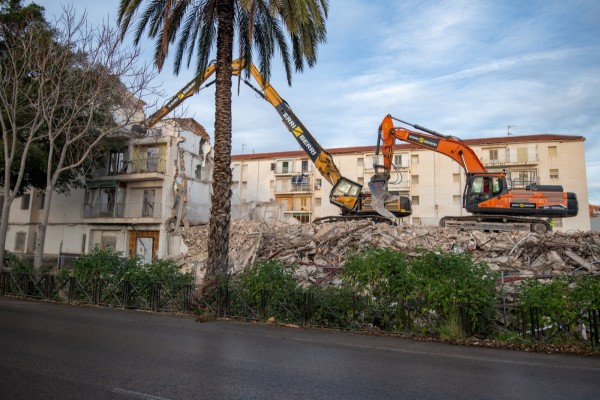 La empresa Bimobra se encargará en Elche de diseñar la demolición del bloque 8 de San Antón